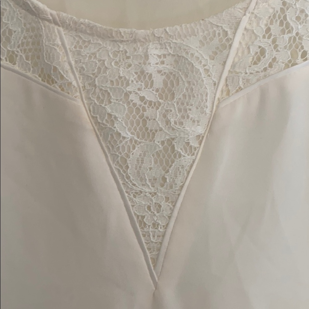 Express Ivory Lace Bodice Short Sleeve Hi-Low Top - Picture 4 of 10